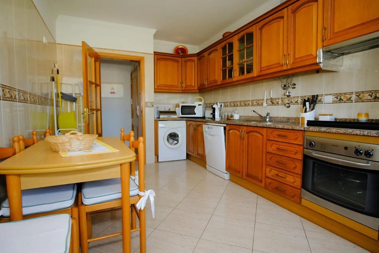 Apartamento T2 Em Condominio Fechado. Albufeira