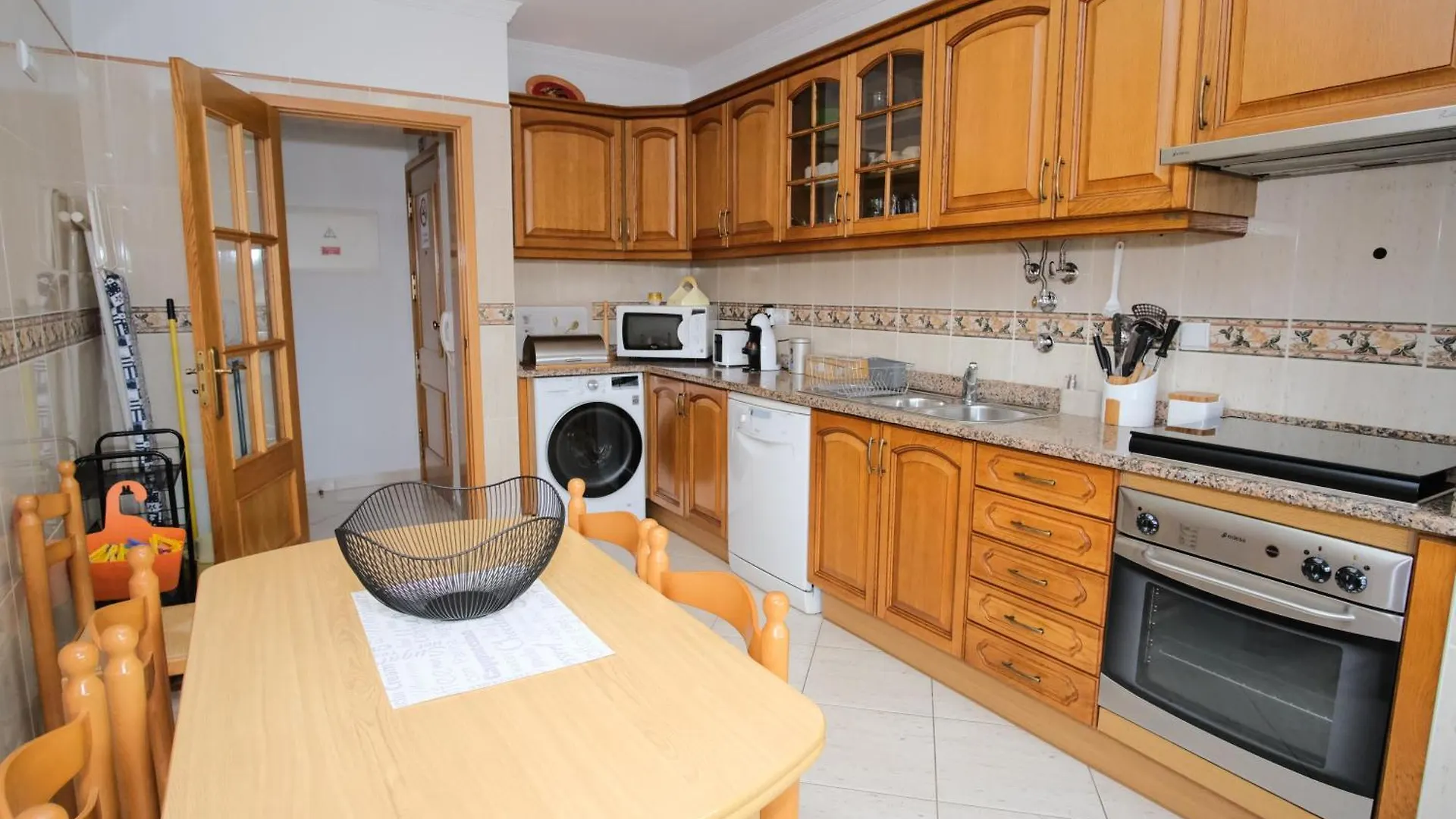 Apartamento T2 Em Condominio Fechado. contacts